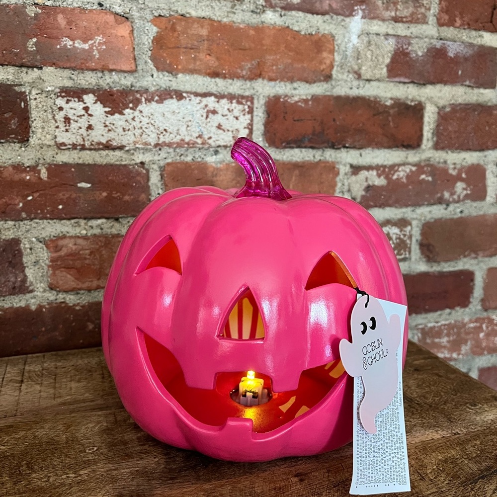 Goblins and ghouls, adorable pink pumpkin new with tags lights up - Picture 3 of 6